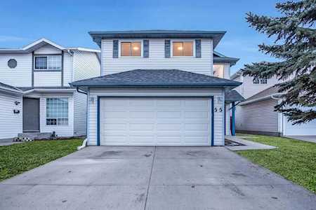 55 Applecrest Ct SE Calgary, AB T2A 7N8