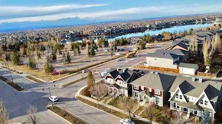 172 Auburn Bay Blvd SE Calgary, AB T3M 0V2