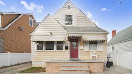 162-15 77th Ave Fresh Meadows, NY 11366