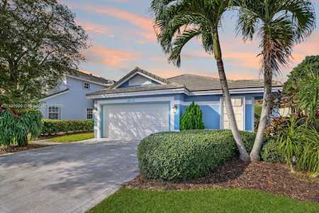 2707 Pinewood Ct Davie, FL 33328
