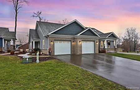 5854 Scenic Bluff Dr Brighton Twp, MI 48116