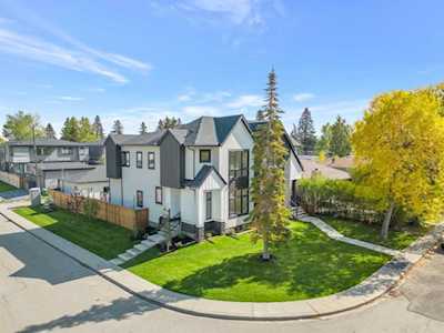 4215 SW 35 Ave Calgary, AB T3E 1A8