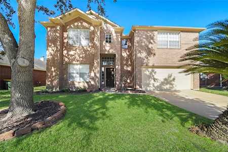 9811 Hallmark Ln Pearland, TX 77584
