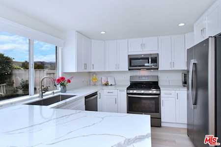4110 Lost Springs Dr Calabasas, CA 91301