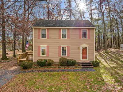 10 Beaujolais Dr Nashua, NH 03062