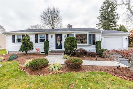 50 Meadow Lark Dr Cranston, RI 02921