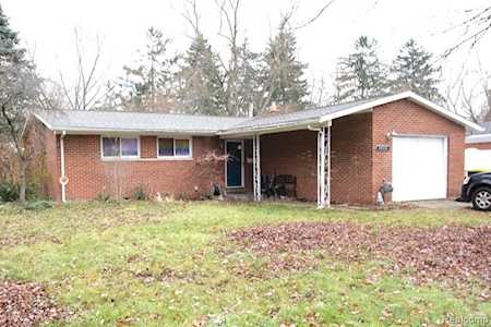 22066 Ontaga St Farmington Hills, MI 48336