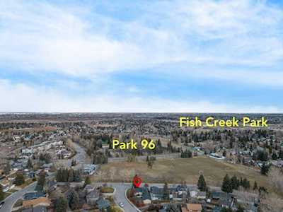 911 Parkvalley Way SE Calgary, AB T2J 4W1