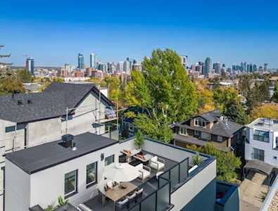 2309 SW 16A St Calgary, AB T2T 4K3