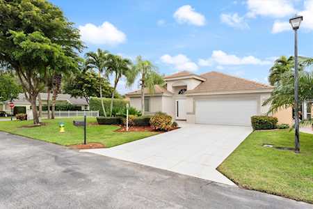 705 Clearbrook Park Circle Delray Beach, FL 33445