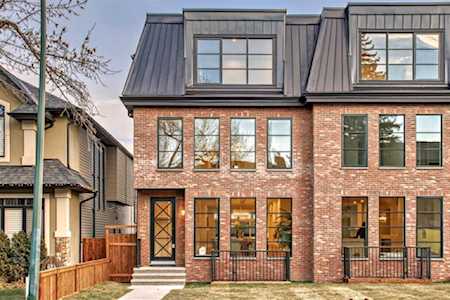 4212 SW 16A St Calgary, AB T2T 4L4