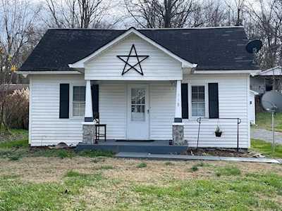 318 W Cumberland Ave Ave Jamestown, KY 42629