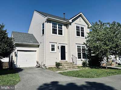 11209 Potomac Oaks Dr Rockville, MD 20850