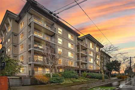 3015 SW Avalon Way #202 Seattle, WA 98126