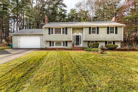 24 Lawndale Rd Mansfield, MA 02048