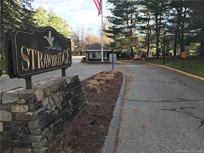 1904 Mill Pond Dr South Windsor, CT 06074