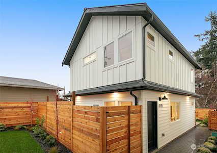 8915 8th Ave NE Seattle, WA 98115
