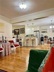 4150 78th St #222 Elmhurst, NY 11373