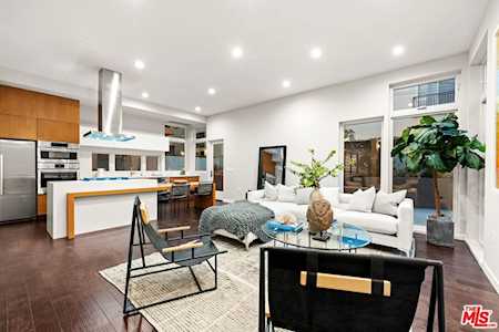 1729 S Barrington Ave #1 Los Angeles, CA 90025