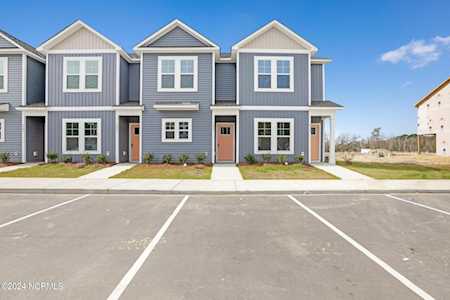 609 Jacks Crossing Dr Hubert, NC 28539
