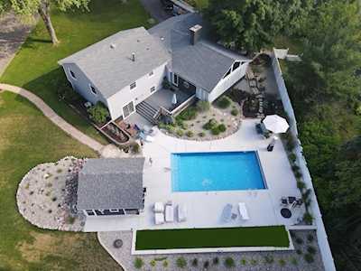 1458 Sherwood Dr Valparaiso, IN 46385