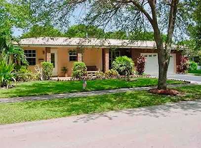 14221 Lake Saranac Ave Miami Lakes, FL 33014
