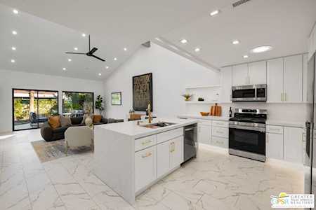 200 E Racquet Club Rd #11 Palm Springs, CA 92262