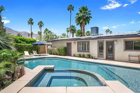 2033 E Calle Lileta Palm Springs, CA 92262