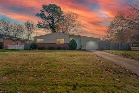 5527 Poplar Hall Dr Norfolk, VA 23502