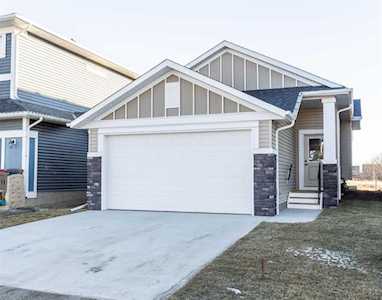 581 Rivercrest View Cochrane, AB T4C 2A4