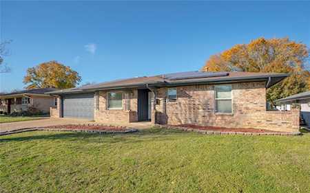 209 Primrose Hill Euless, TX 76039