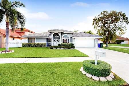 6984 NW 19th Ct Margate, FL 33063