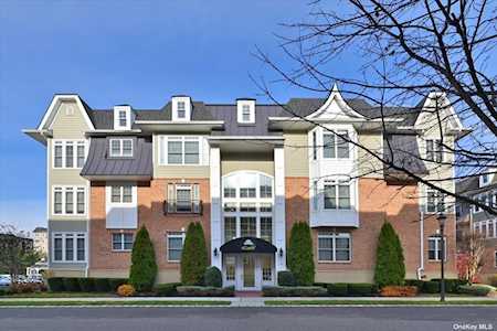 48 Shady Ln #48 Westbury, NY 11590