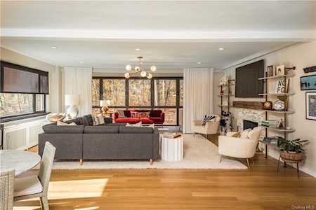 72 Pondfield Rd W #1A Bronxville, NY 10708