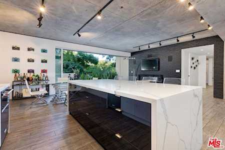 818 N Doheny Dr #203 West Hollywood, CA 90069