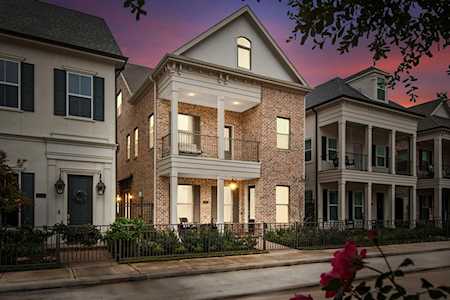 207 Green Blvd Shenandoah, TX 77384