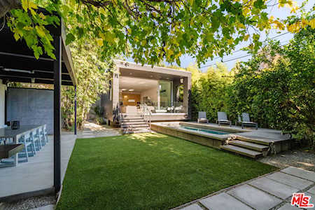 8570 Rugby Dr West Hollywood, CA 90069