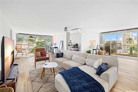 1130 Wilder Avenue #502 Honolulu, HI 96822