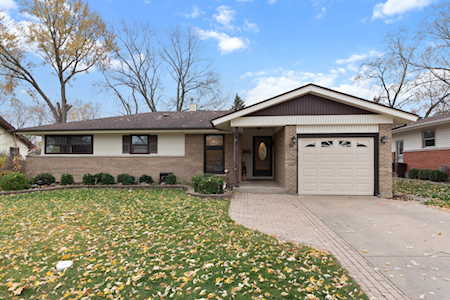 513 Briarwood Ln Elk Grove Village, IL 60007