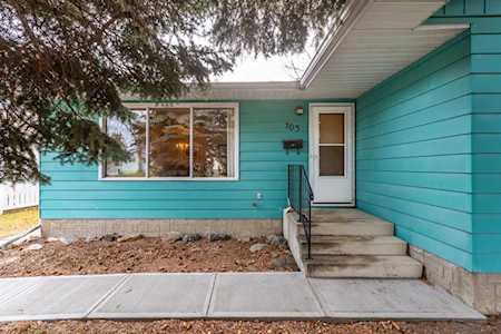 703 78 Ave NW Calgary, AB T2K 0S4