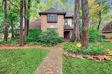2406 Willow Point Dr Kingwood, TX 77339