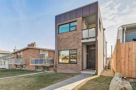 209 32 Ave NE Calgary, AB T2E 2G8