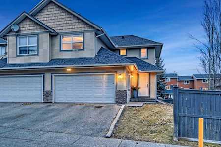 75 SW Cedarwood Ln Calgary, AB T2W 6J3