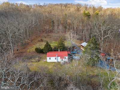 9 Smokey Ln Hedgesville, WV 25427