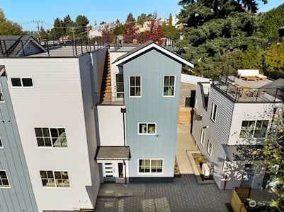 4220 Greenwood Ave N #B Seattle, WA 98103