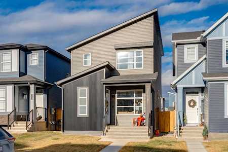 168 Belmont Villas SW Calgary, AB T2W 4W7