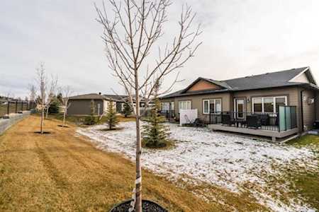125 SW Sierra Morena Manor Calgary, AB T3H 1S9