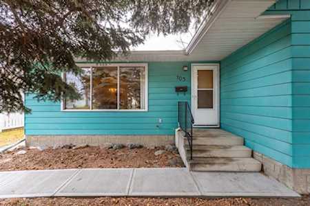703 NW 78 Ave Calgary, AB T2K 0S4