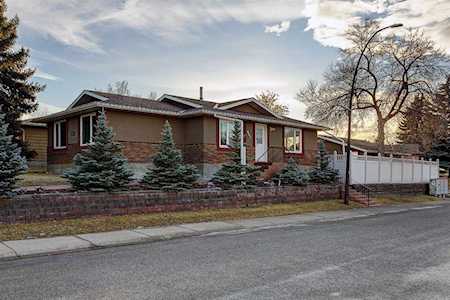 823 Midridge Dr SE Calgary, AB T2X 1H4