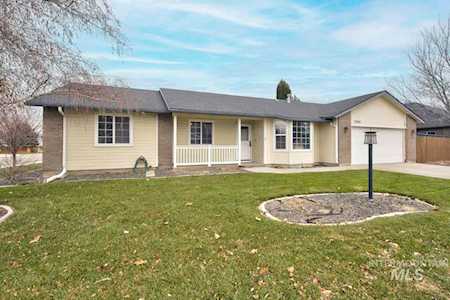 2390 E Meadow Wood Dr Meridian, ID 83646